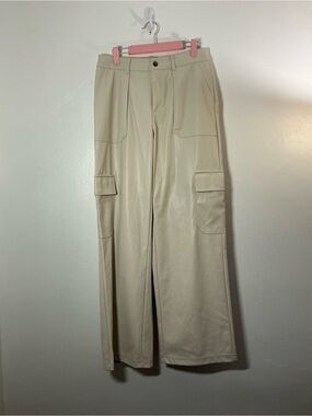 Wild Fable Cream Beige Wide-Leg Cargo Pants Sleek Utility Style Size Medium